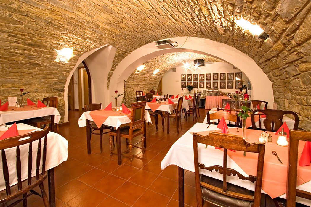 Frukostrestaurang - Hotel Mucha breakfast-hotel-mucha-prag-tjeckien-min