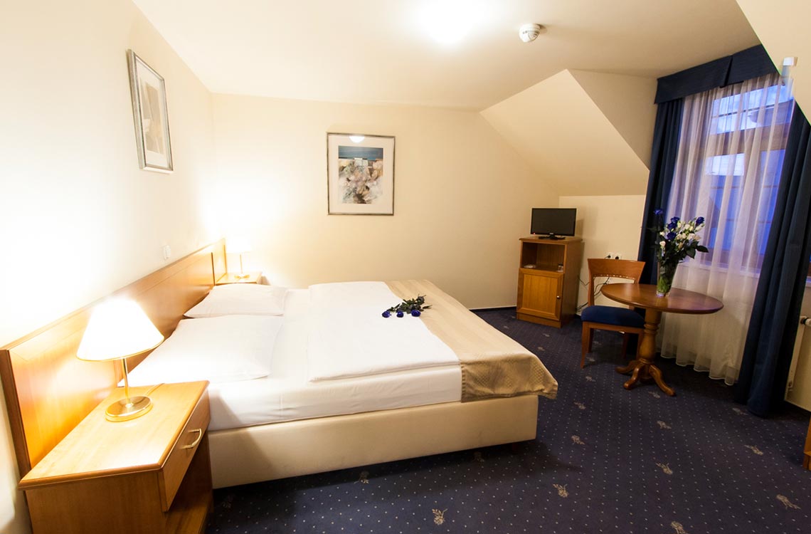 Dubbelrum på Hotel Modra Ruze - Hotell i Prag, Tjeckien dubbelrum-hotel-modra-ruze-hotell-prag-tjeckienexperten