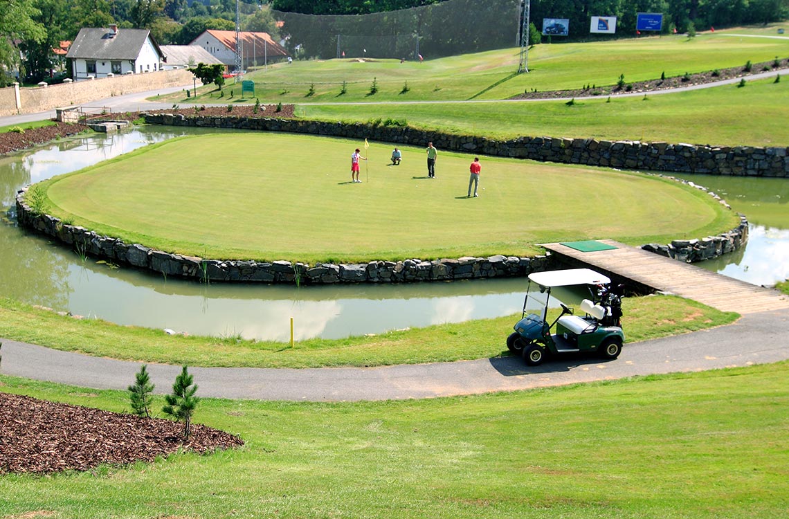 Dag 4: Golf på Konopiste Golf Resort och hemresa konopiste-puttning-golfresa-konoposite-golfresor-tjeckien