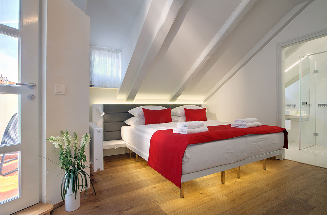 Dubbelrum med balkong - Hotel Bishops House rum2-hotel-bishops-house-hotell-prag-tjeckienexperten