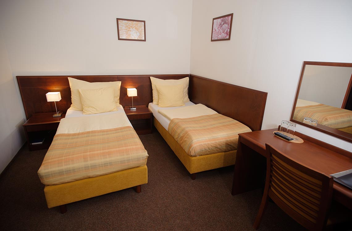 Twinbed - Hotel Petr twin-bed-rum-hotel-petr-hotell-prag-tjeckienexperten