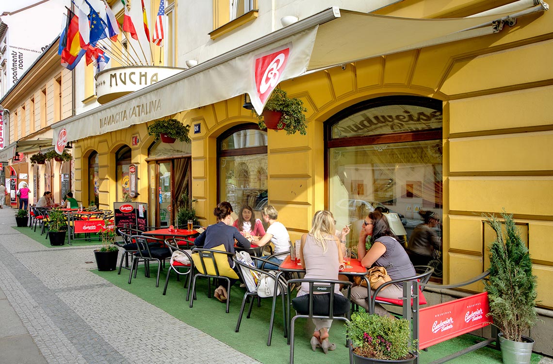 Uteservering - Hotel Mucha uteservering-hotel-mucha-hotell-prag-tjeckienexperten