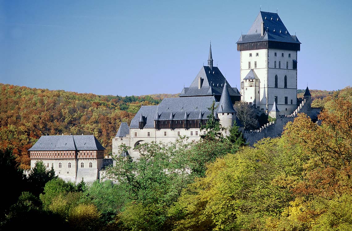 Dag 3: Utflykter i och utanför Prag karlstejn-slott-weekendresa-prag-hotel-mucha-weekendresor-tjeckien-tjeckienexperten